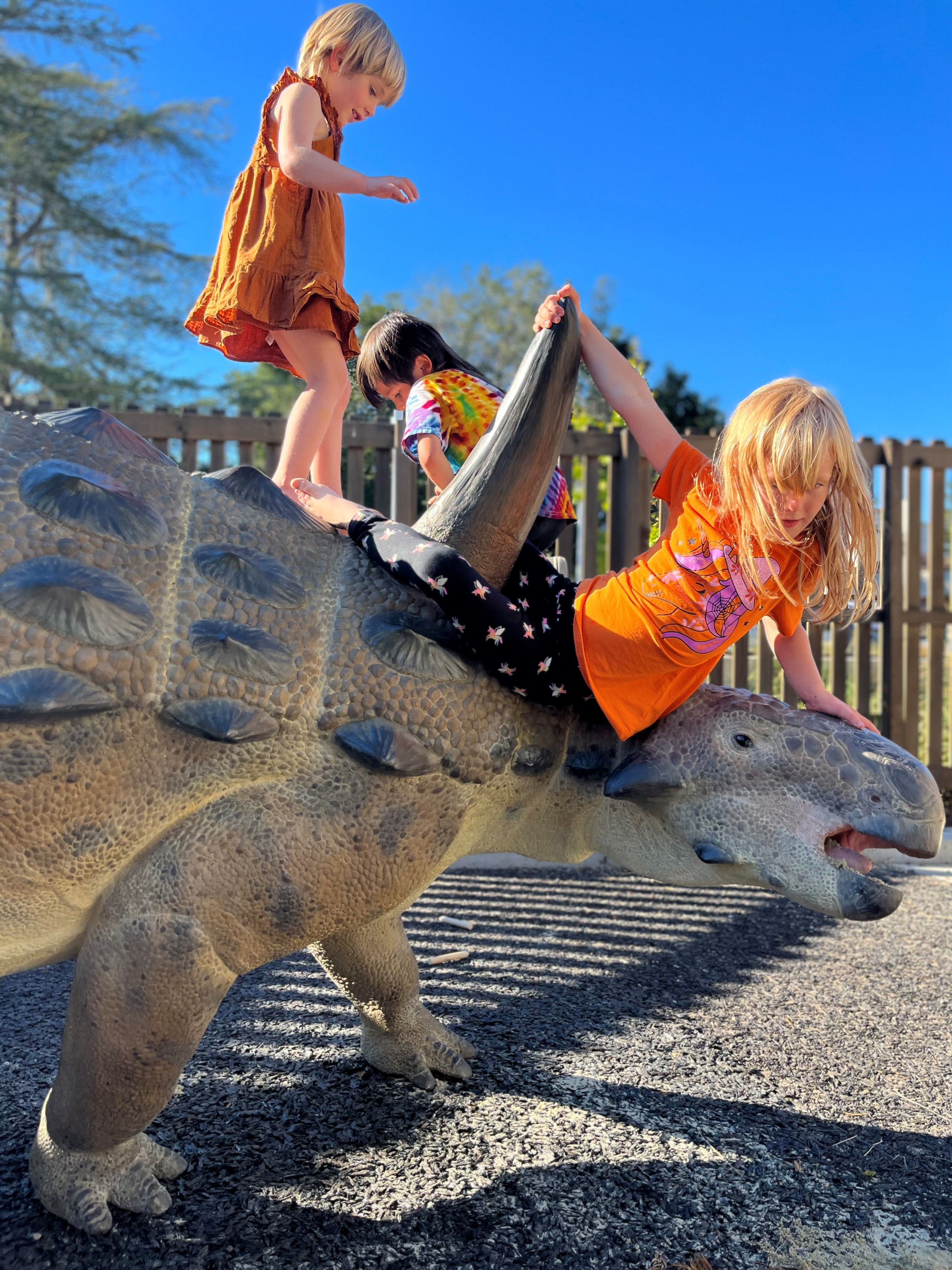 Angylosaur-with-kids_1.jpg